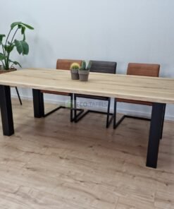 Alternative view of Eikenhout boomstam tafel met N-poten