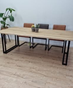 Alternative view of Eikenhout boomstam tafel met U Strip Poten
