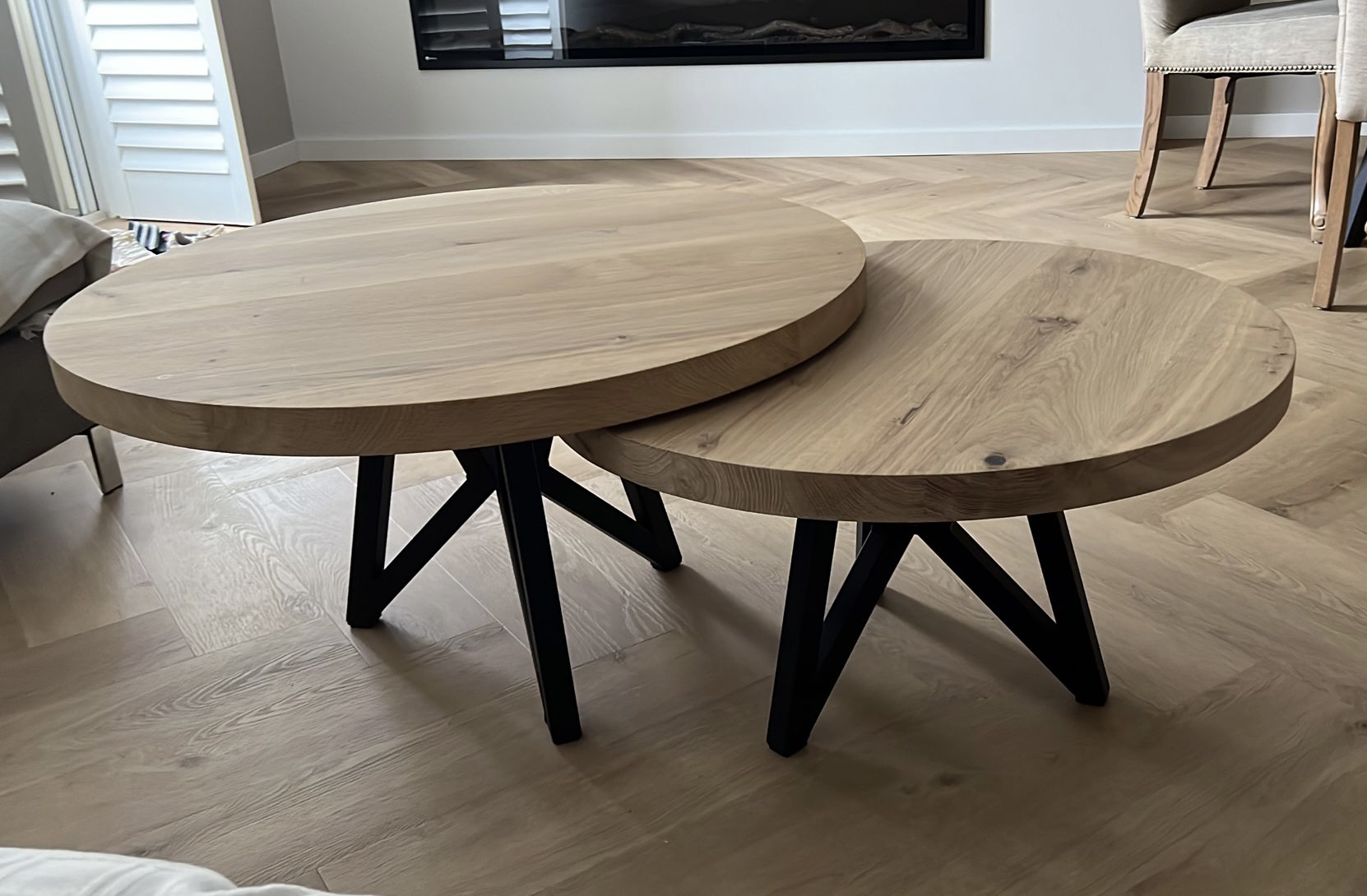 Blanco Beïnvloeden gebruiker Eiken ronde salontafel set Vlinder onderstel - Eco tafels