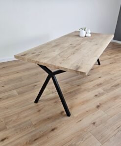 Alternative view of Eiken rechte tafel met Scissor Poten