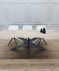 Eiken tafel met afgeronde hoeken met smalle matrixpoot