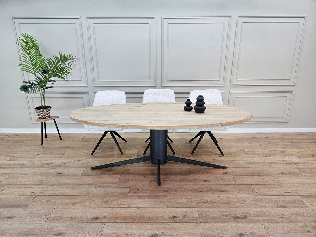 Eiken Ovale tafel met Otrix onderstel