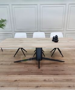 Eiken tafel met afgeronde hoeken met O-Matrix