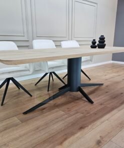 Alternative view of Eiken tafel met afgeronde hoeken met O-Matrix