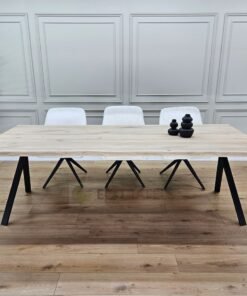 Eikenhout boomstam tafel met hoge Kik poten