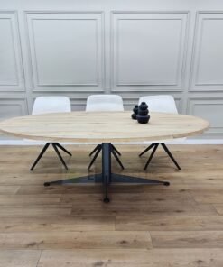 Eikenhout ovale tafel met Octo onderstel