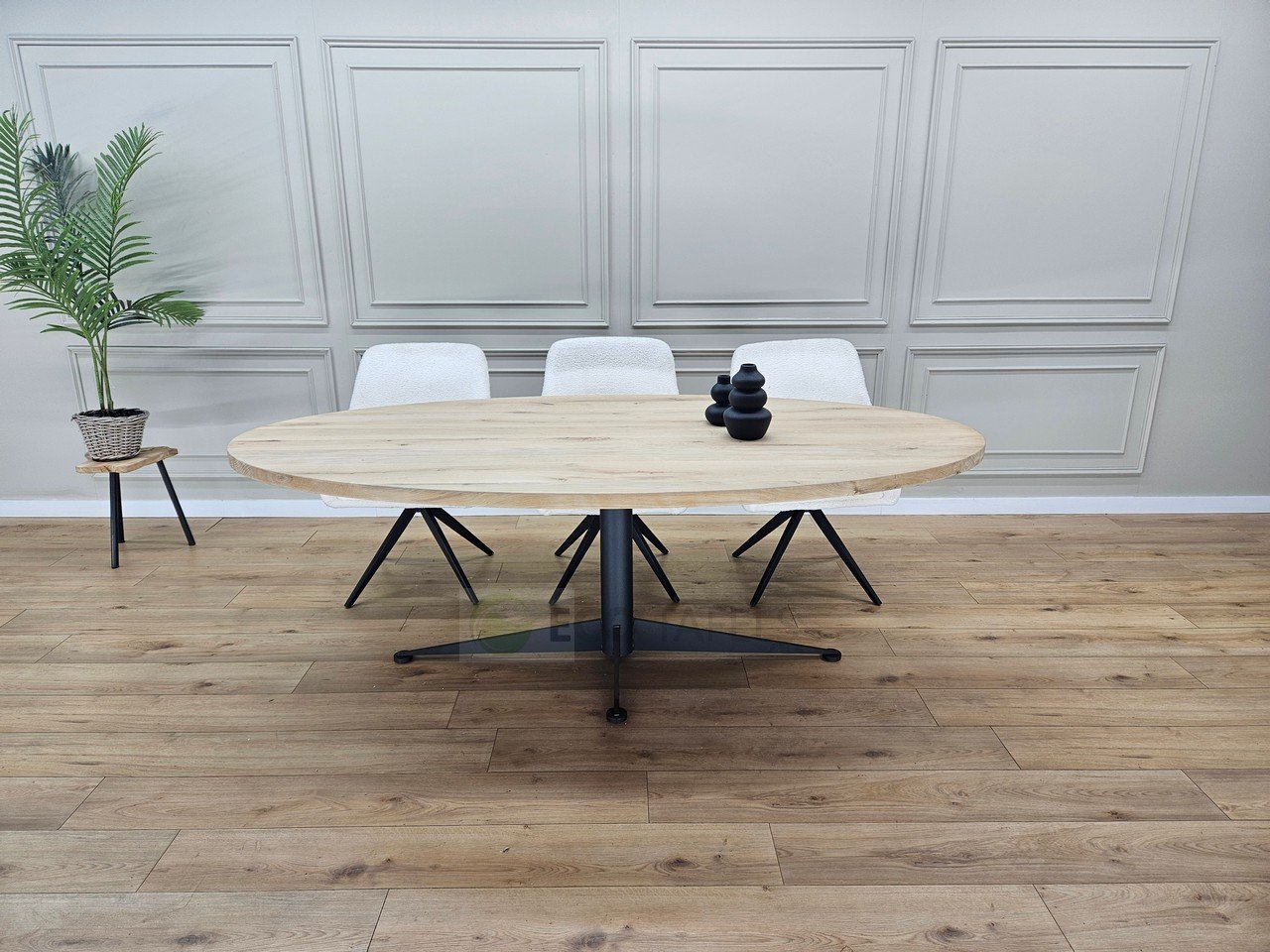 Eikenhout ovale tafel met Octo onderstel