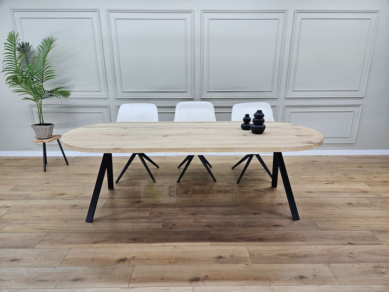 Eiken plat ovale tafel met hoge Kik poten