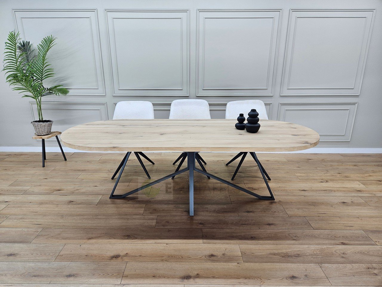 Eiken plat ovale tafel met Libelle onderstel