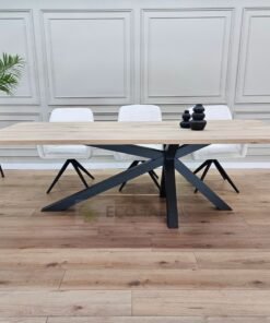 Eiken tafel met afgeronde hoeken met Matrix-K onderstel