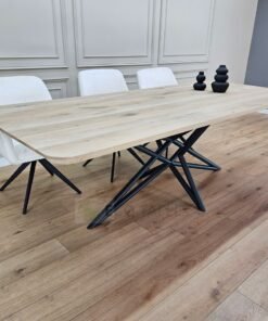 Alternative view of Eiken tafel met afgeronde hoeken met Ster onderstel