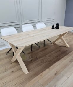 Alternative view of Eiken tafel met afgeronde hoeken met X poten