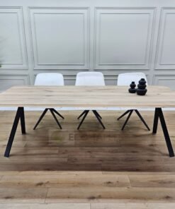 Eiken tafel afgeronde hoeken met hoge Kik poten