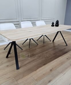 Alternative view of Eiken tafel afgeronde hoeken met hoge Kik poten