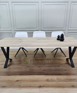 Eiken tafel afgeronde hoeken met Lage X poten