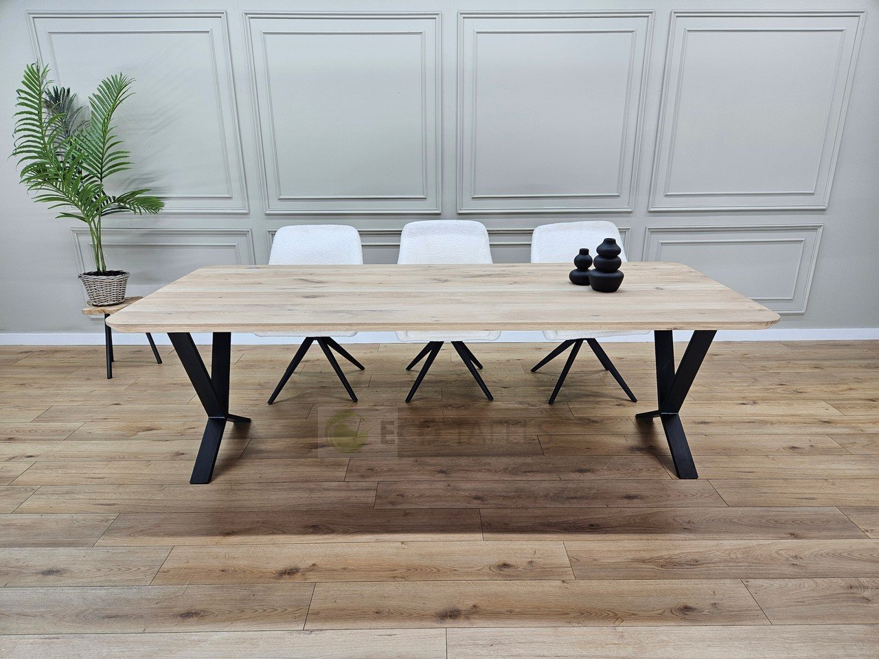 Eiken tafel afgeronde hoeken met Lage X poten