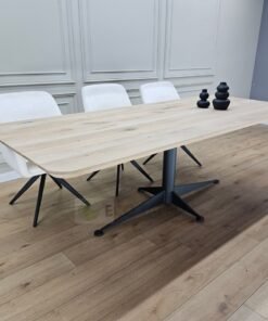 Alternative view of Eiken tafel met afgeronde hoeken met Octo onderstel