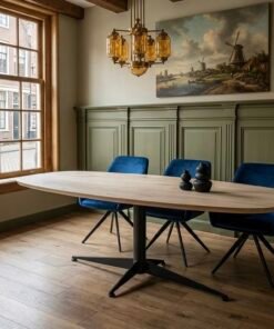 Alternative view of Eikenhout Deens ovale tafel met Octo onderstel