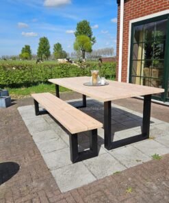 Douglashout tuintafel met smalle U Poten