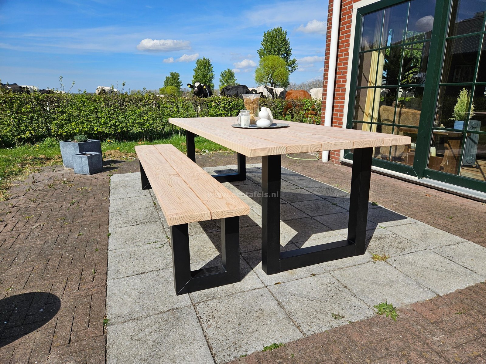 Douglashout tuintafel met U poten