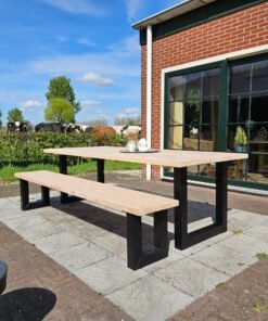 Alternative view of Douglashout tuintafel met U poten
