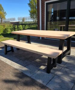 Alternative view of Douglashout tuintafel met A poten