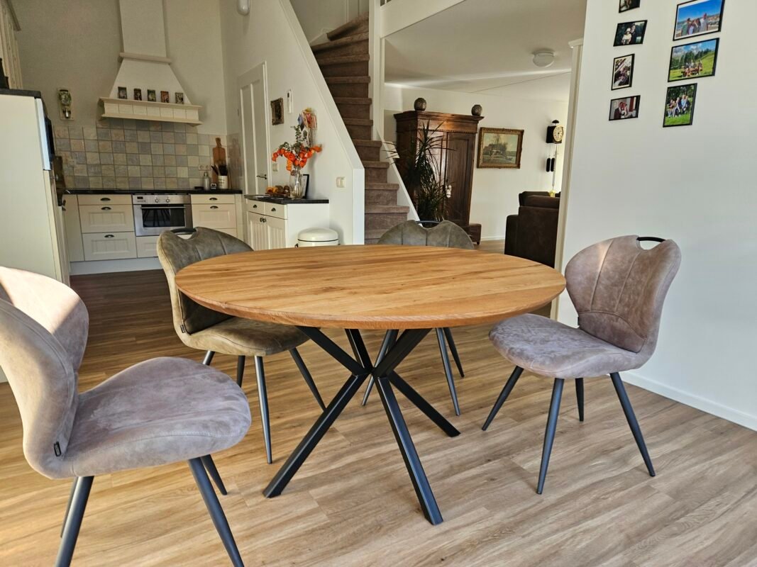 Eiken ronde tafel