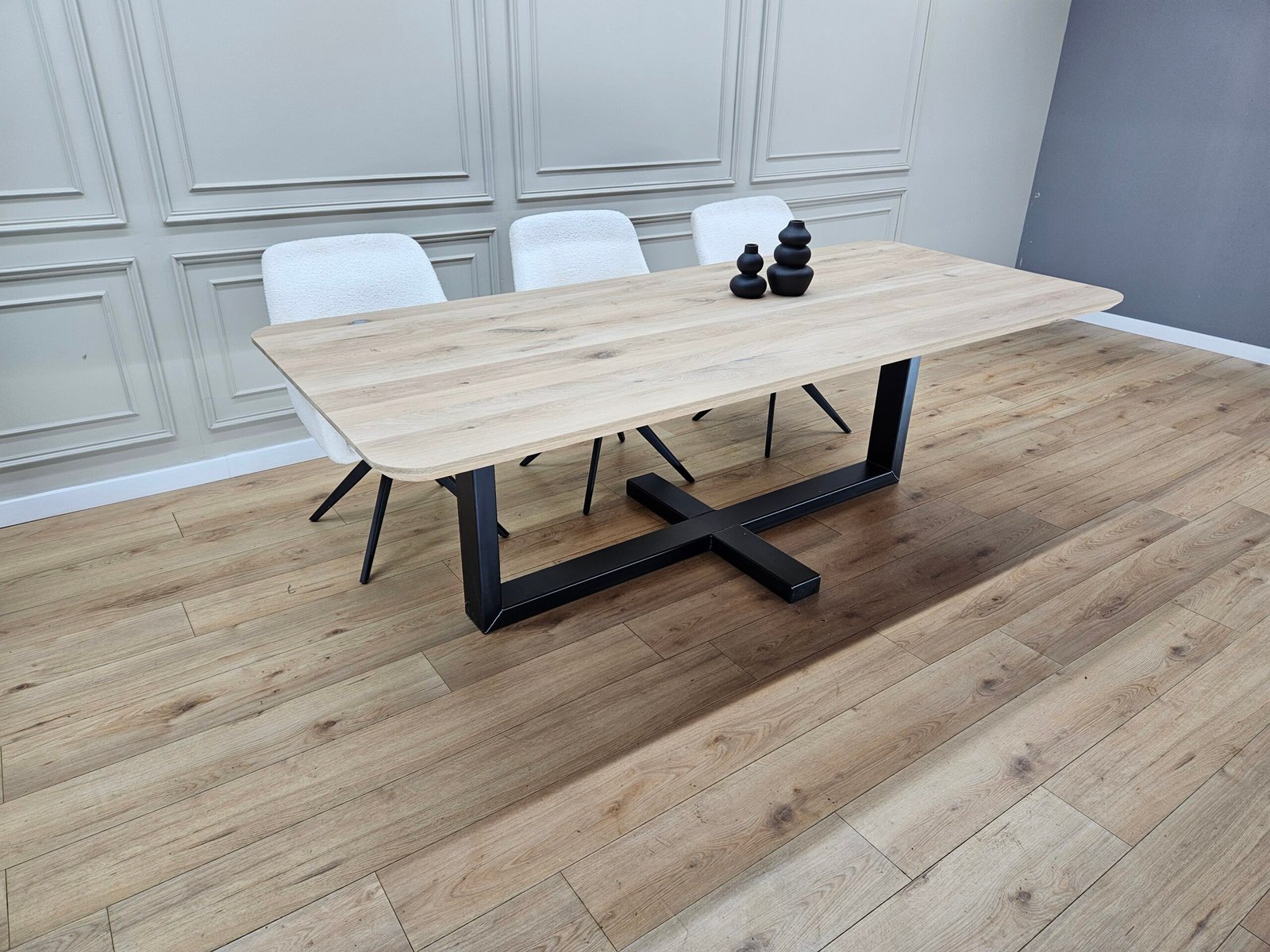 Eiken tafel met afgeronde hoeken